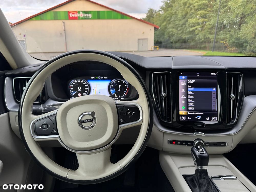 Volvo XC 60 T5 AWD Momentum - 8