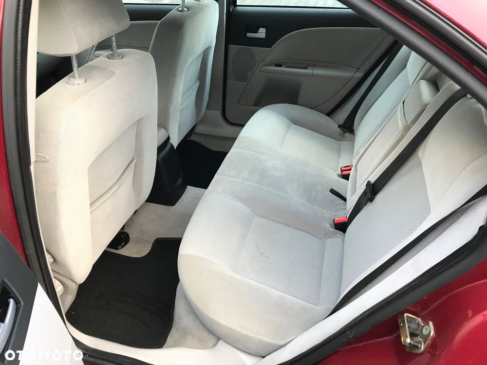 Ford Mondeo 1.8 Ghia - 21