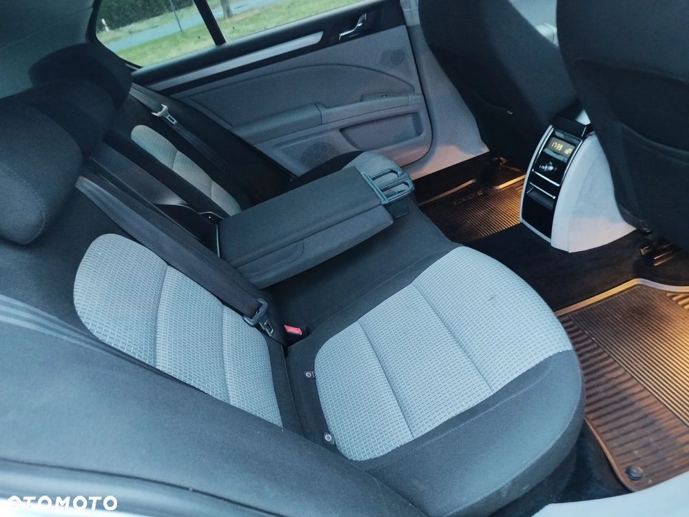 Skoda Superb 2.0 TDI DSG Exclusive - 27