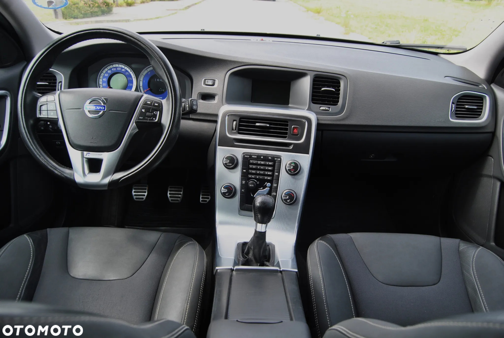 Volvo V60 D2 R-Design - 9
