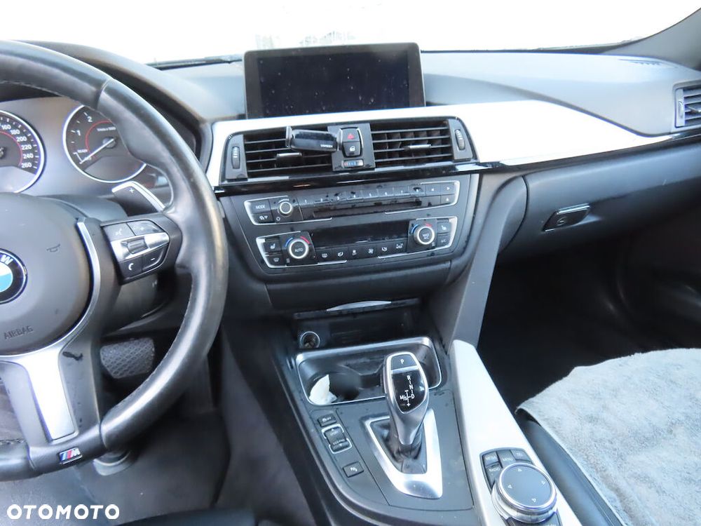 BMW Seria 3 330d Edition M Sport Shadow - 11