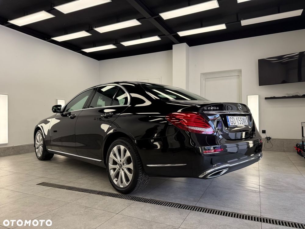 Mercedes-Benz Klasa E 220 d 4-Matic 9G-TRONIC - 24