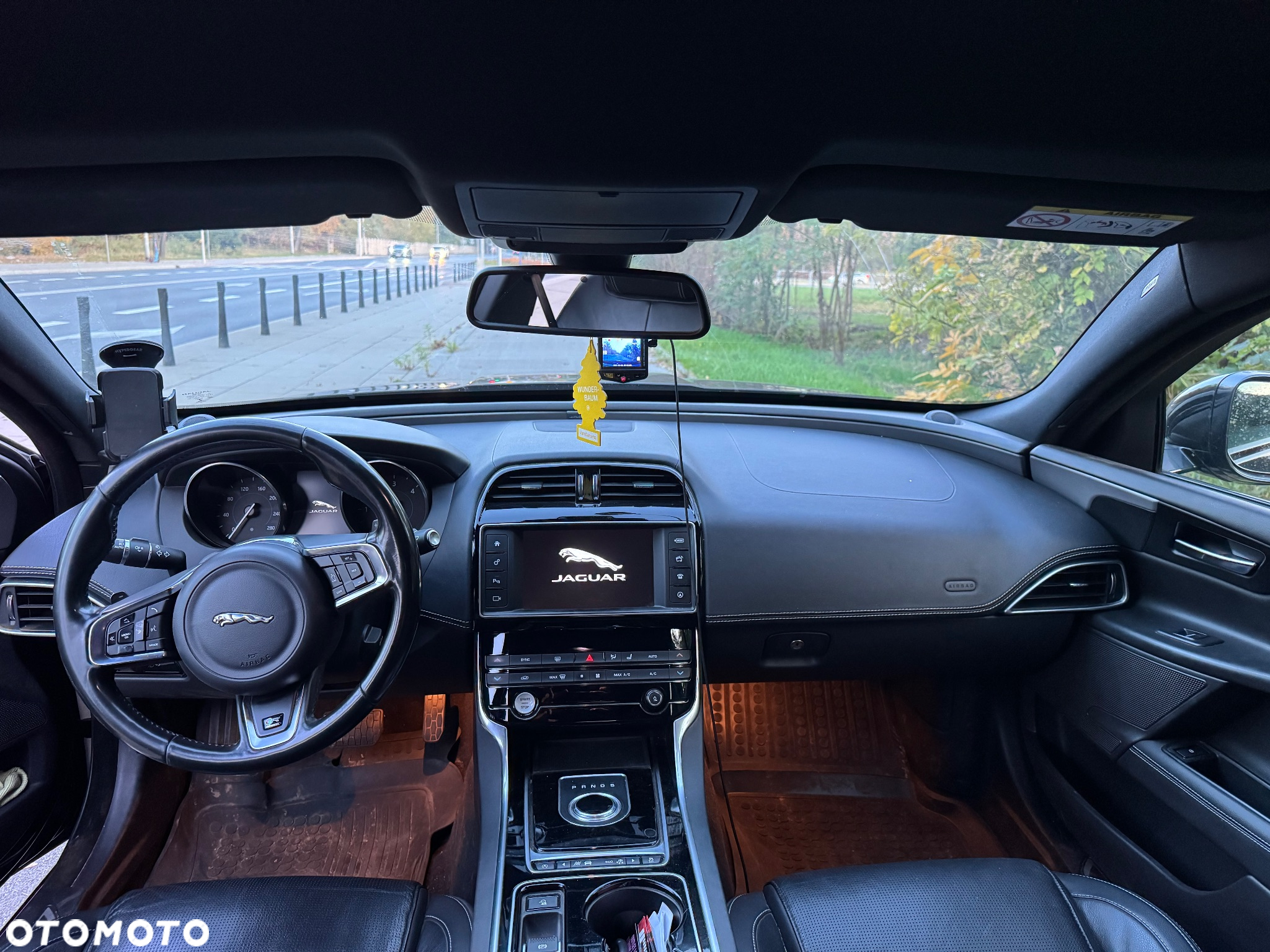 Jaguar XE 2.0 D R-Sport - 5