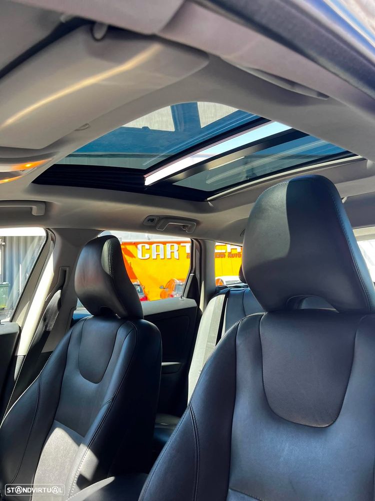 Volvo XC 60 2.0 D4 Momentum Geartronic - 11