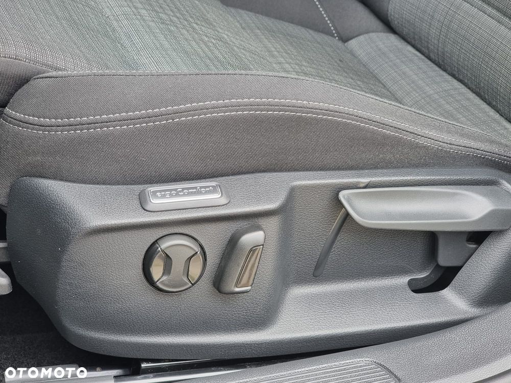 Volkswagen Passat - 22