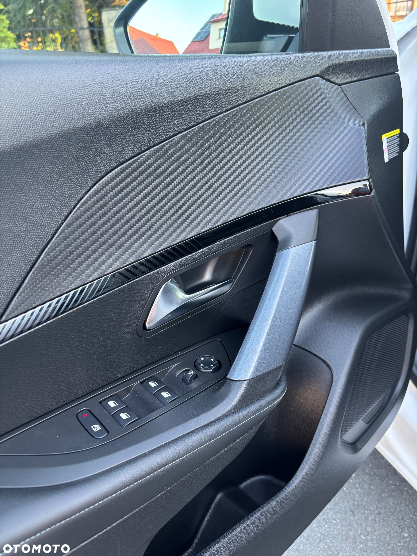 Peugeot 2008 PureTech 130 EAT8 Allure - 9