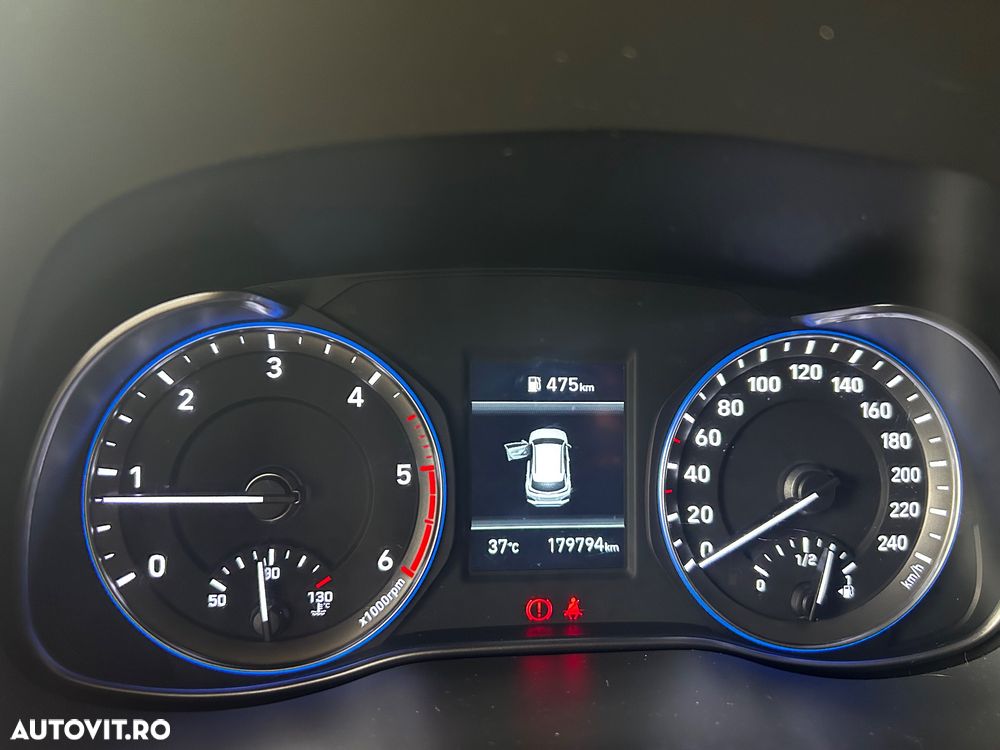 Hyundai KONA - 8