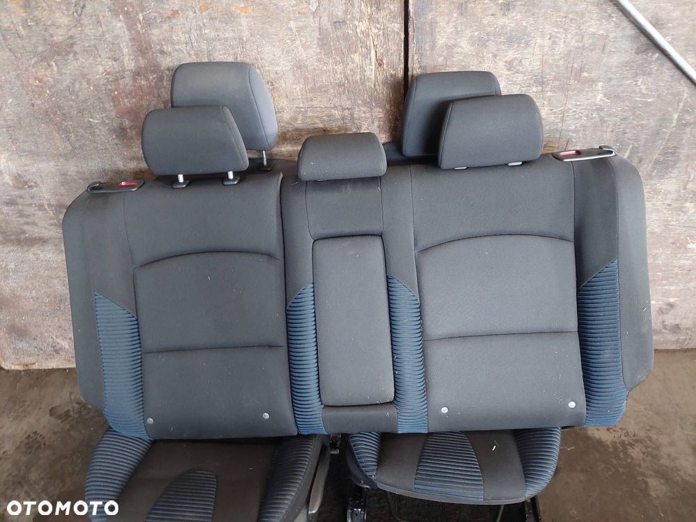 FOTELE KOMPLET LEWY PRAWY KANAPA TYŁ TUNEL PODŁOKIETNIK MAZDA 3 I BK HB 5D - 4