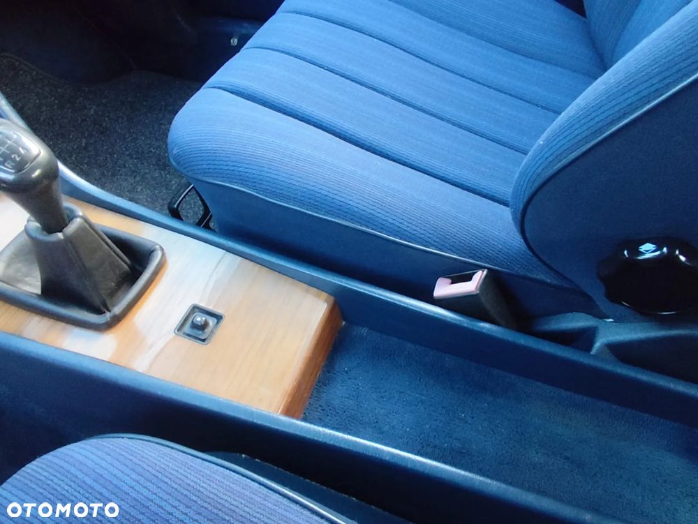 Mercedes-Benz W124 (1984-1993) - 13