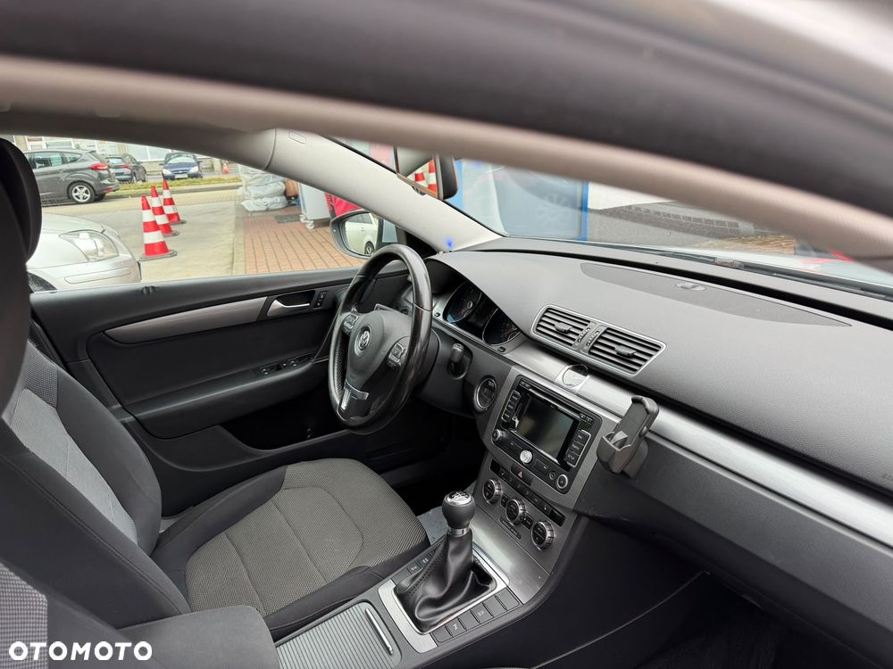 Volkswagen Passat 2012 photo 3