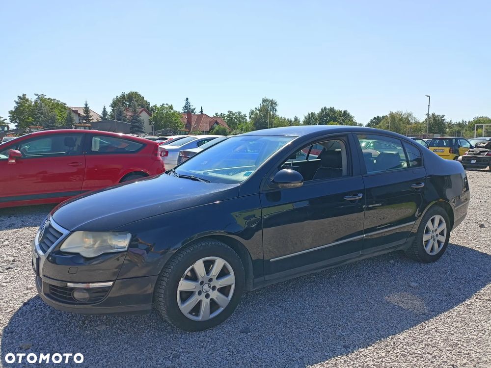 Volkswagen Passat - 1