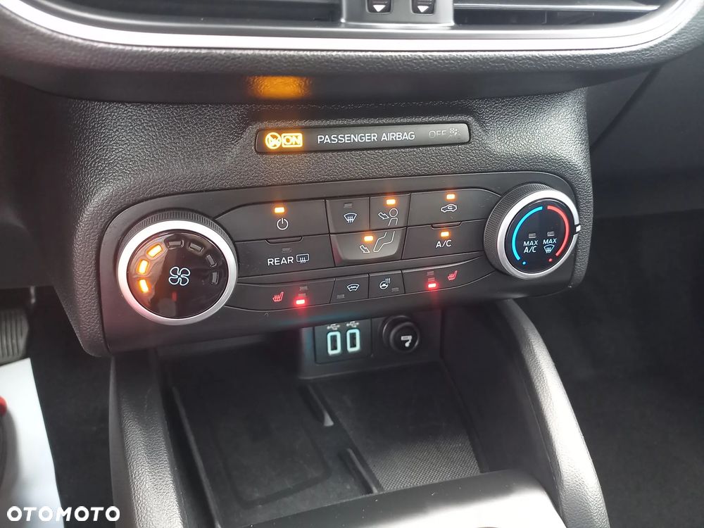 Ford Focus 1.5 EcoBlue STart-Stopp-System TITANIUM - 27