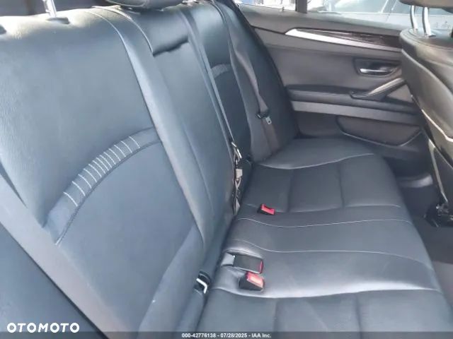 BMW Seria 5 550i - 8