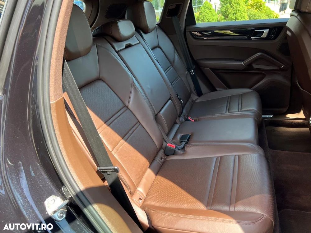Porsche Cayenne - 10