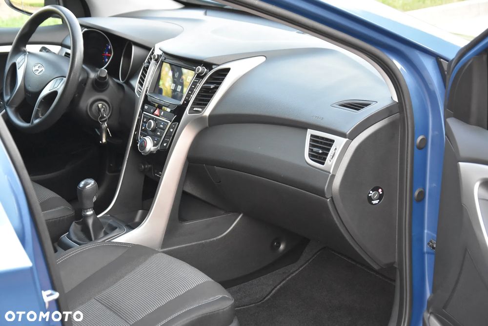 Hyundai i30 blue 1.4 Classic Navigation - 24
