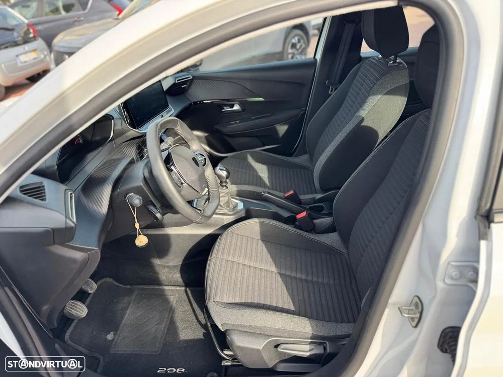 Peugeot 208 - 18