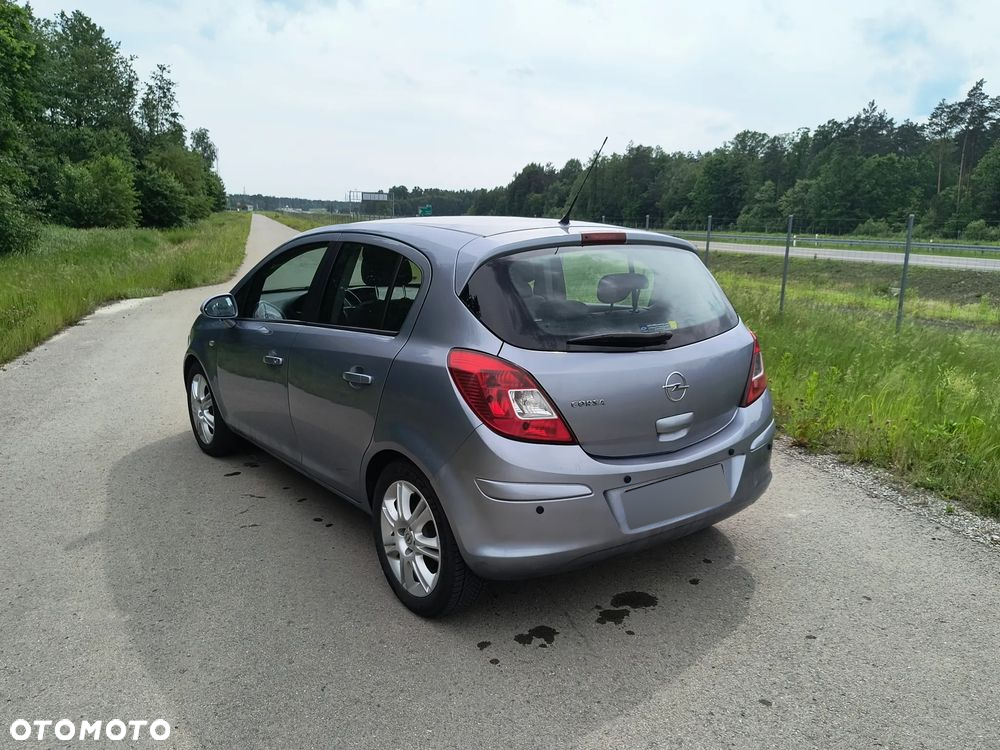 Opel Corsa 1.4 16V Cosmo - 5