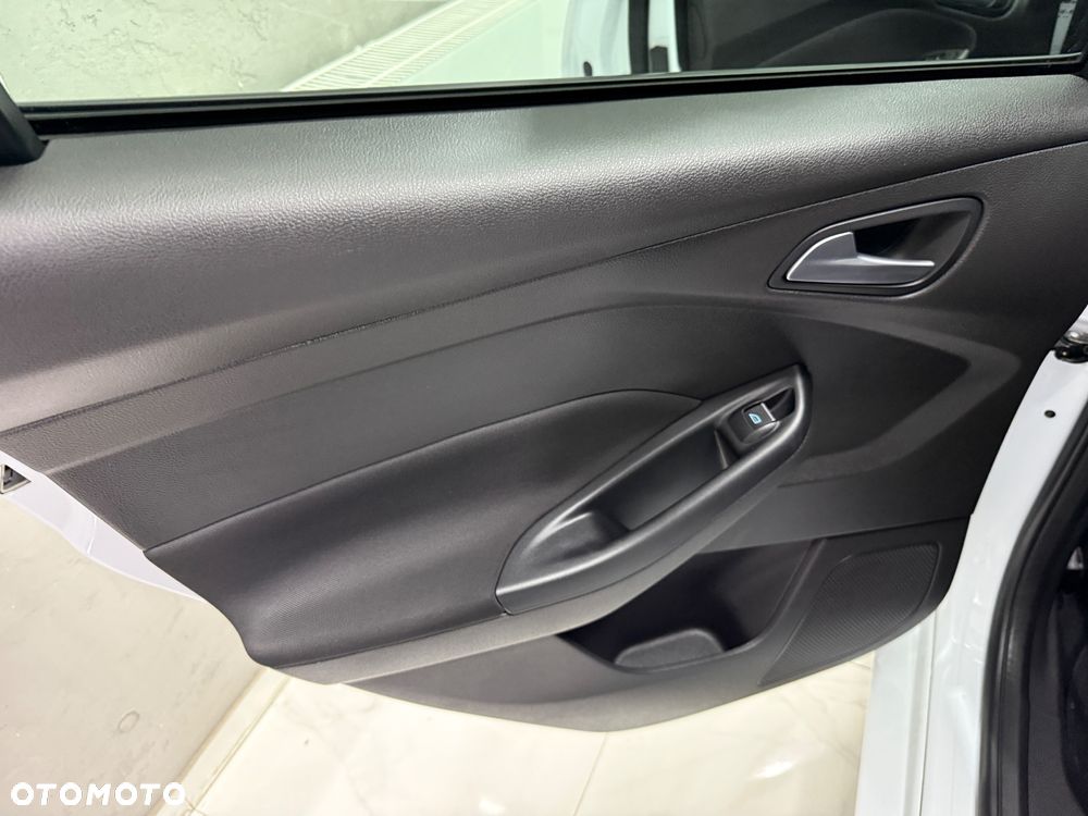 Ford Focus 1.5 TDCi DPF Start-Stopp-System ST-Line - 15