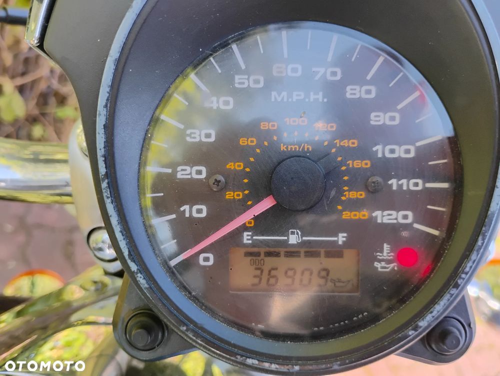 Suzuki Intruder - 6