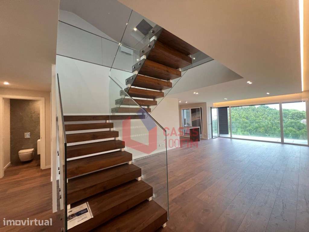 T3 duplex de luxo em Leiria com terraço, jacuzzi e vista panorâmica... - Grande imagem: 3/23