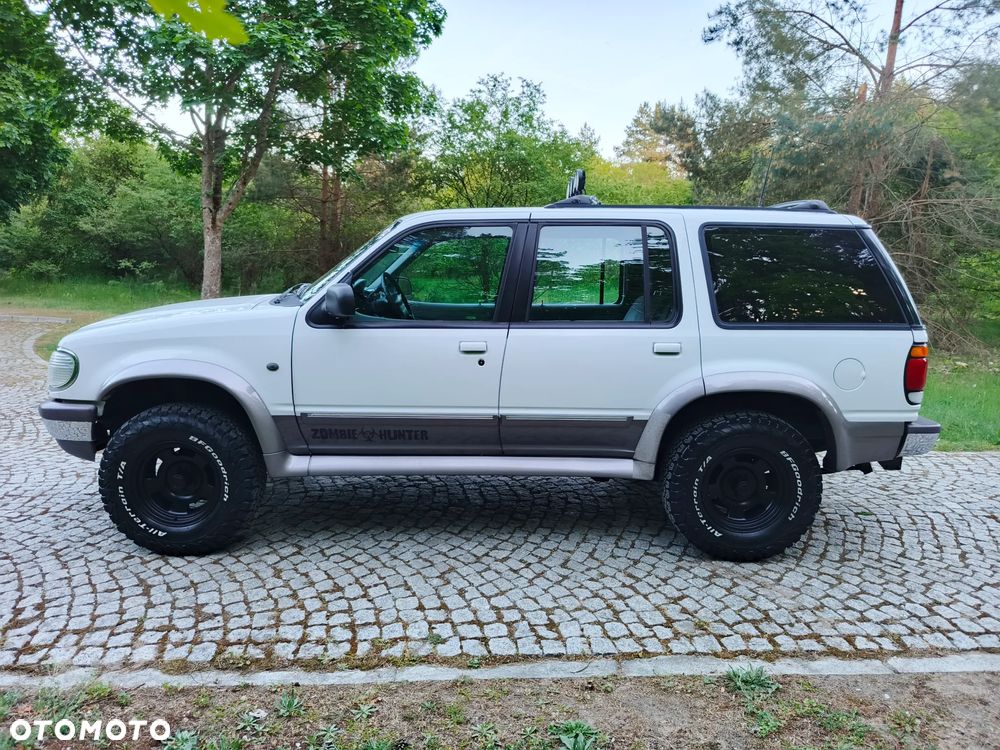 Ford Explorer - 24