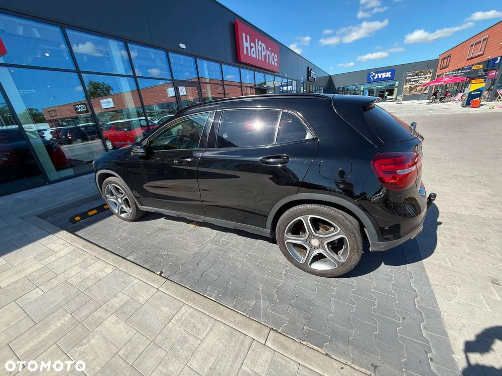 Mercedes-Benz GLA 200 7G-DCT Urban - 11