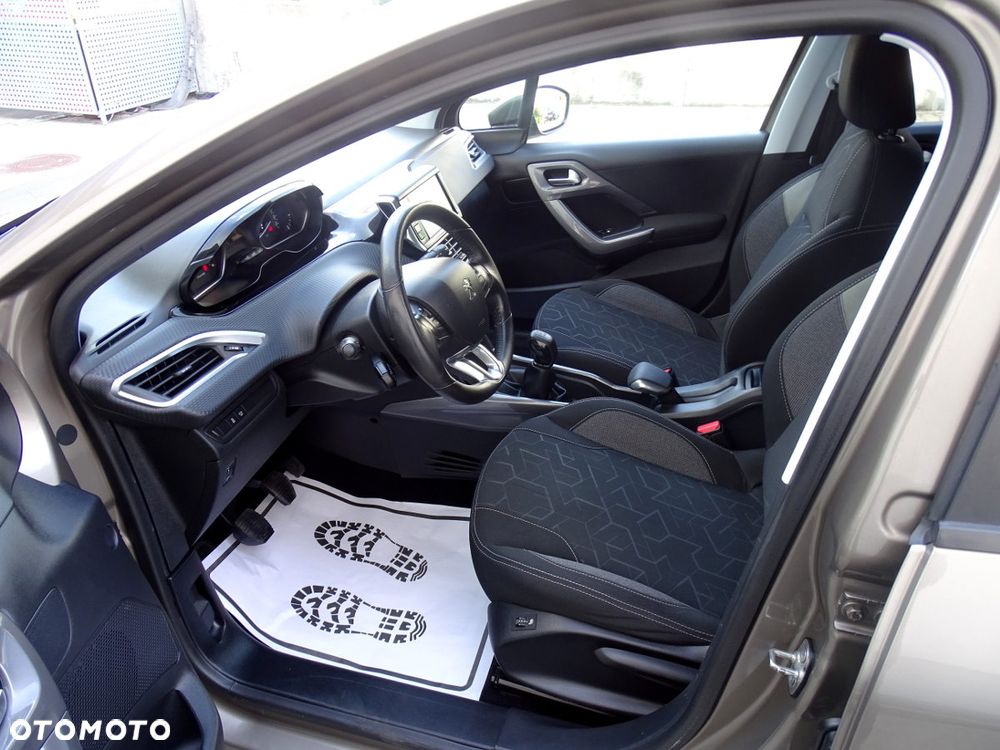 Peugeot 2008 1.6 BlueHDi Style - 9