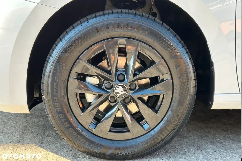 Skoda Fabia 1.0 TSI Drive - 29