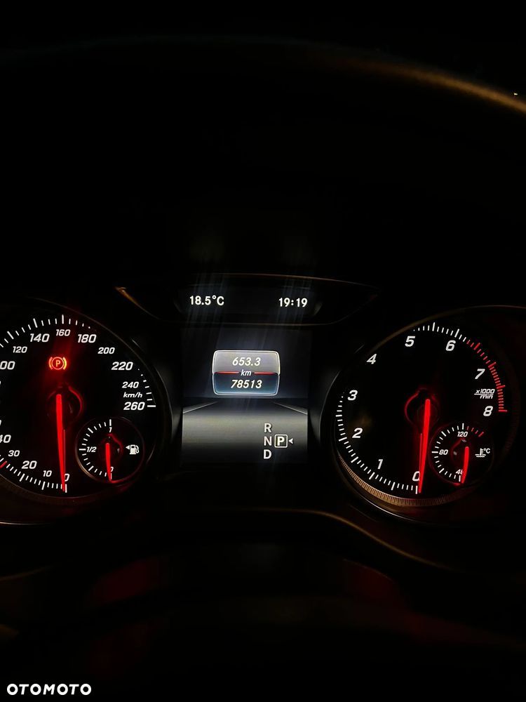Mercedes-Benz GLA 200 7G-DCT UrbanStyle Edition - 24