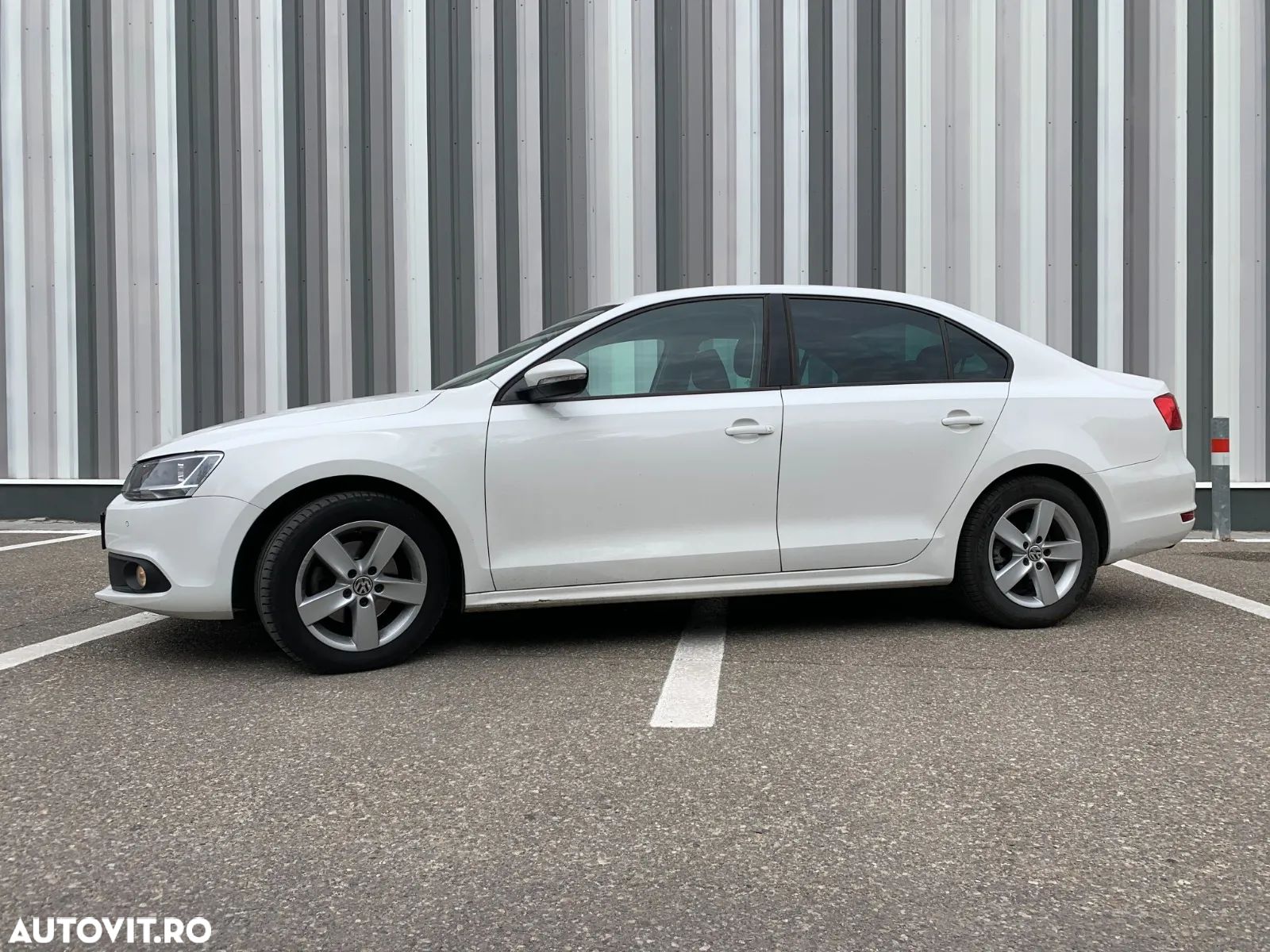 Volkswagen Jetta 1.2 TSI Comfortline - 1