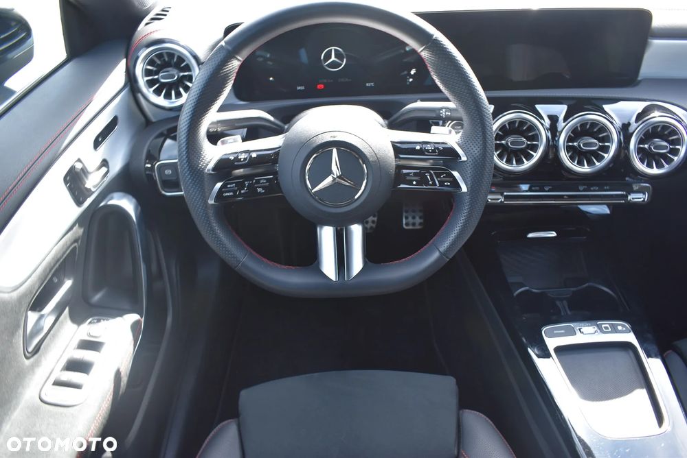 Mercedes-Benz CLA 200 7G-DCT - 21