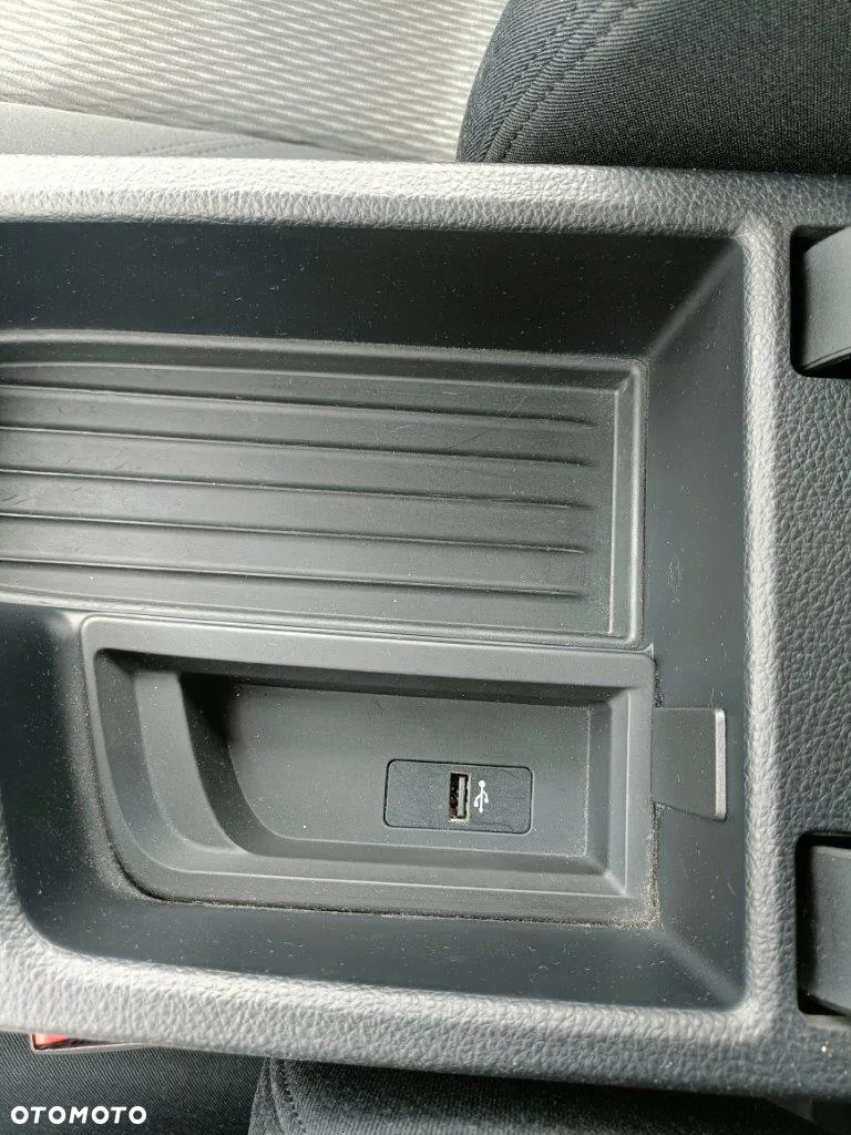 BMW Seria 3 318i - 23
