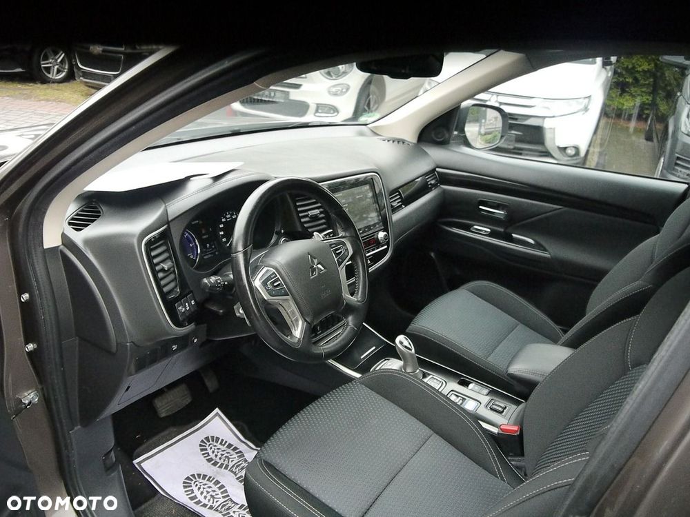 Mitsubishi Outlander - 29