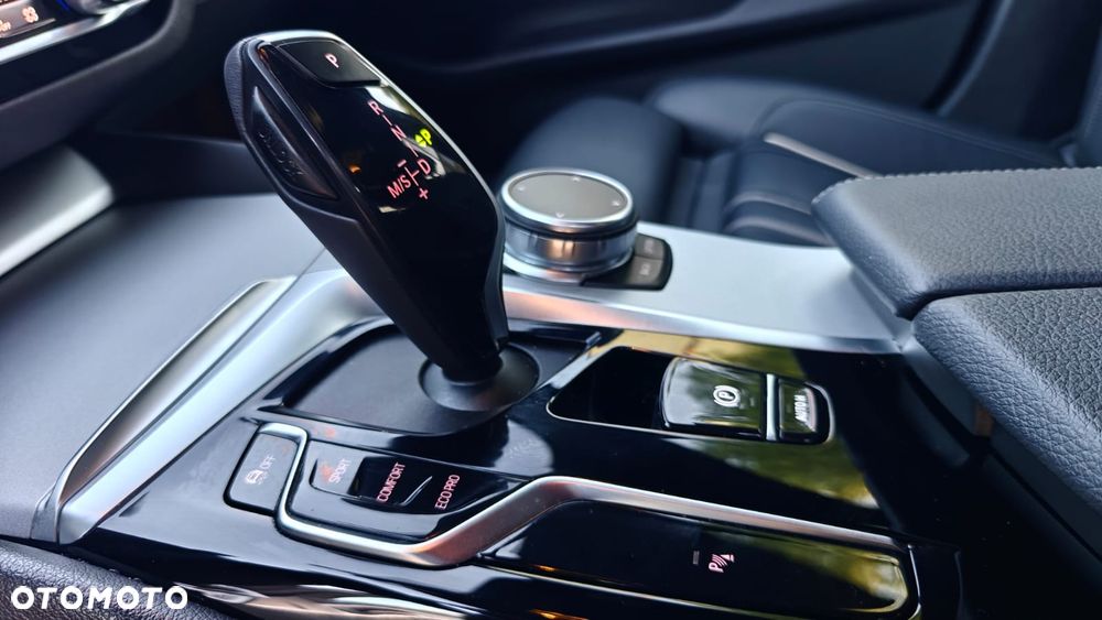 BMW Seria 5 520i Luxury Line - 27