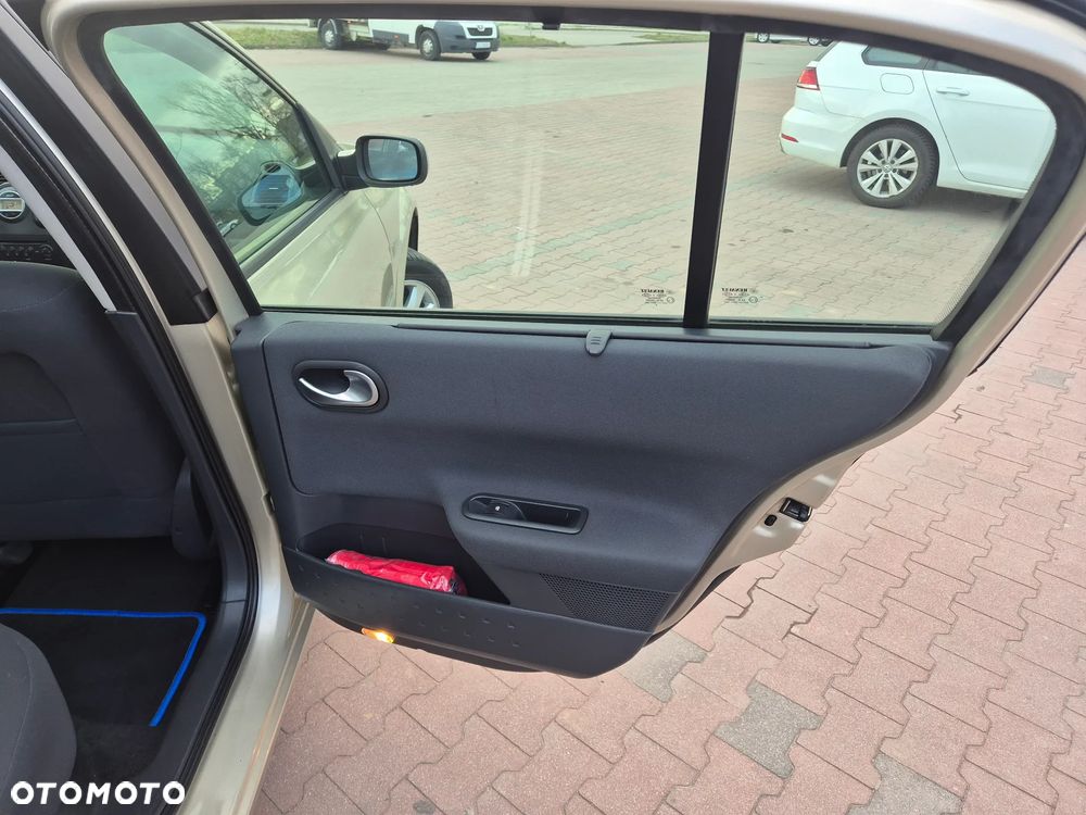 Renault Megane 1.6 16V Luxe Privilege - 11