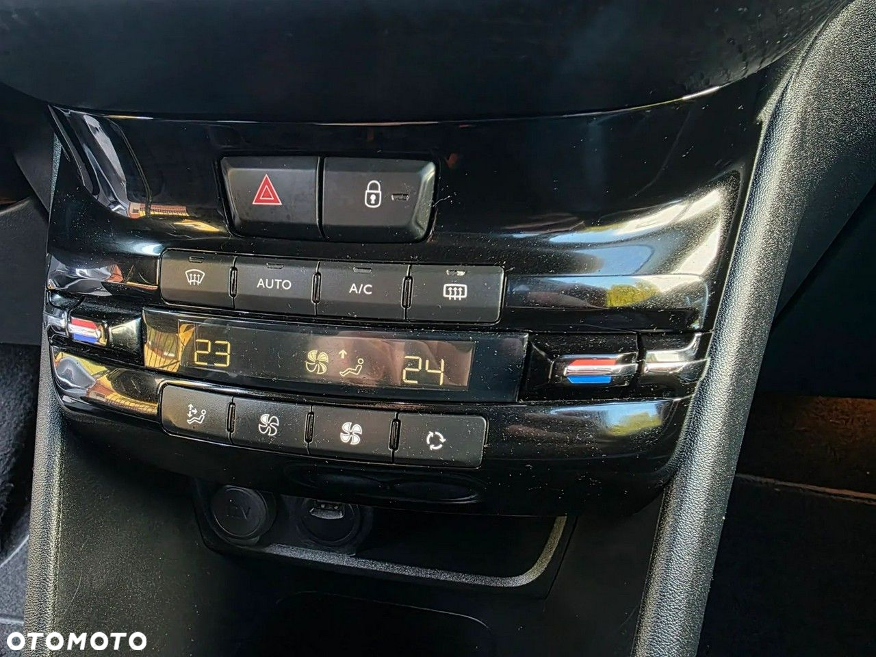 Peugeot 2008 1.2 Pure Tech Allure S&S EAT6 - 26