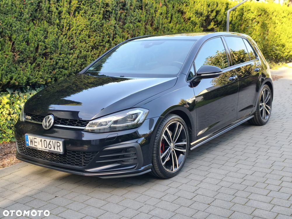 Volkswagen Golf - 1