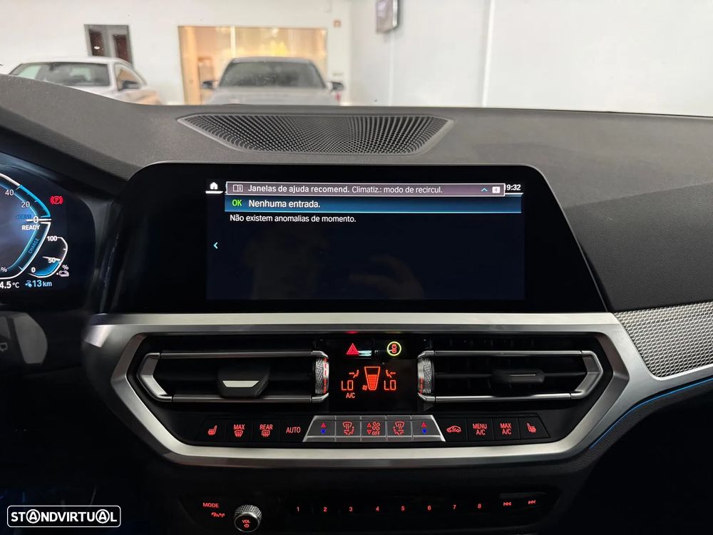 BMW 330 e Touring Pack M Auto - 34
