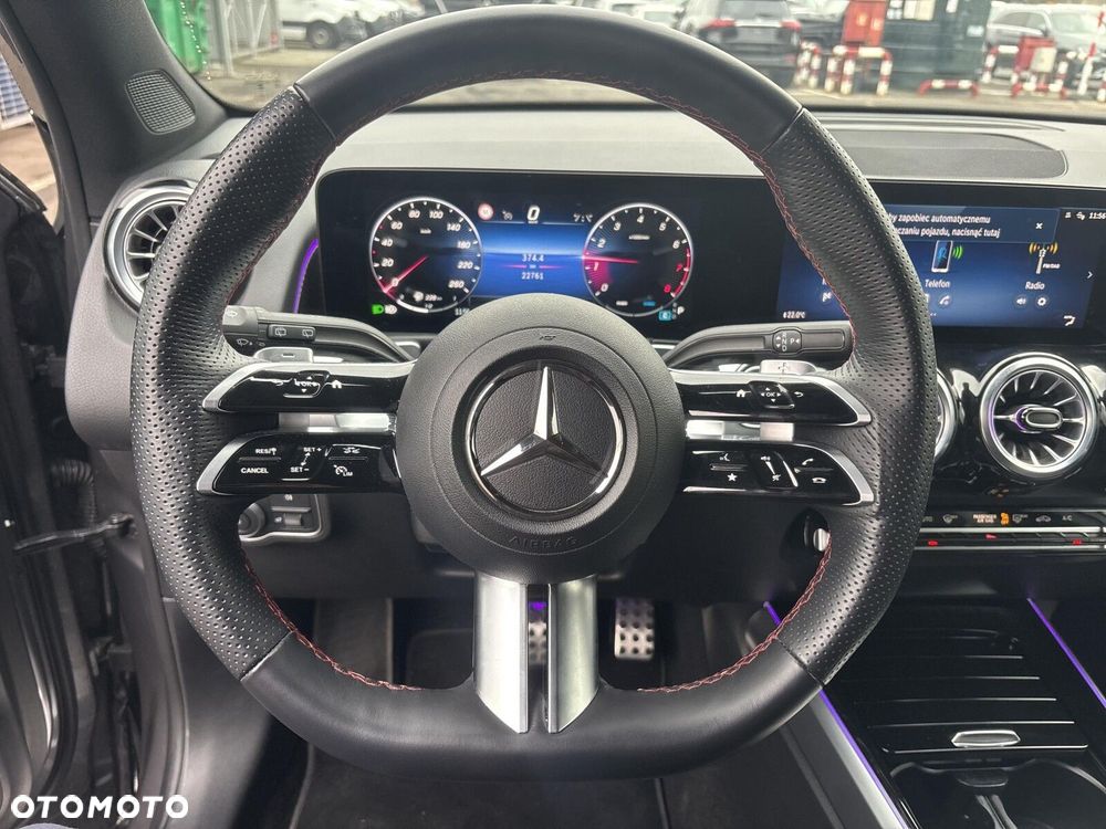 Mercedes-Benz GLB - 11