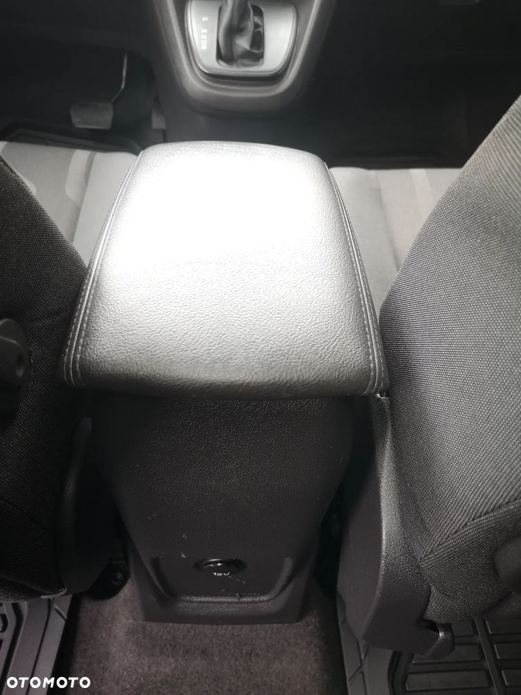 Ford Tourneo Connect Grand - 29