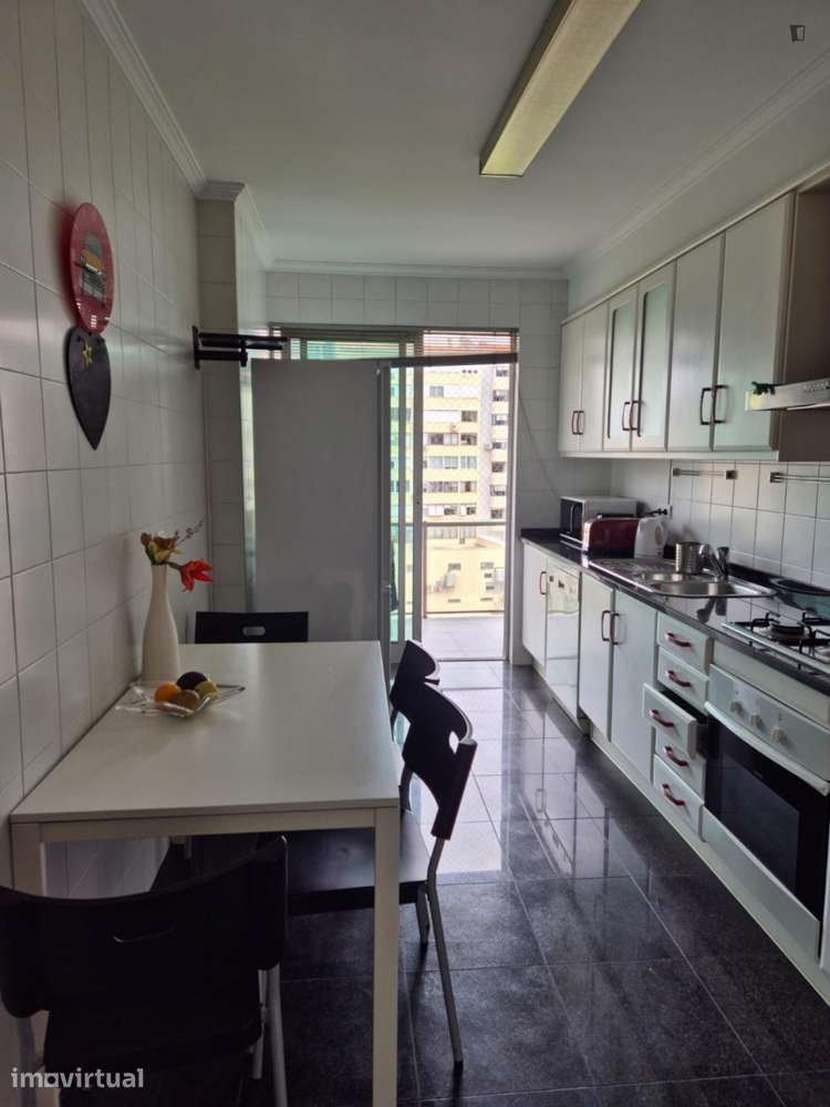 Apartamento com 2 quartos - localizado em Sete Rios Lisbon - Grande imagem: 3/21