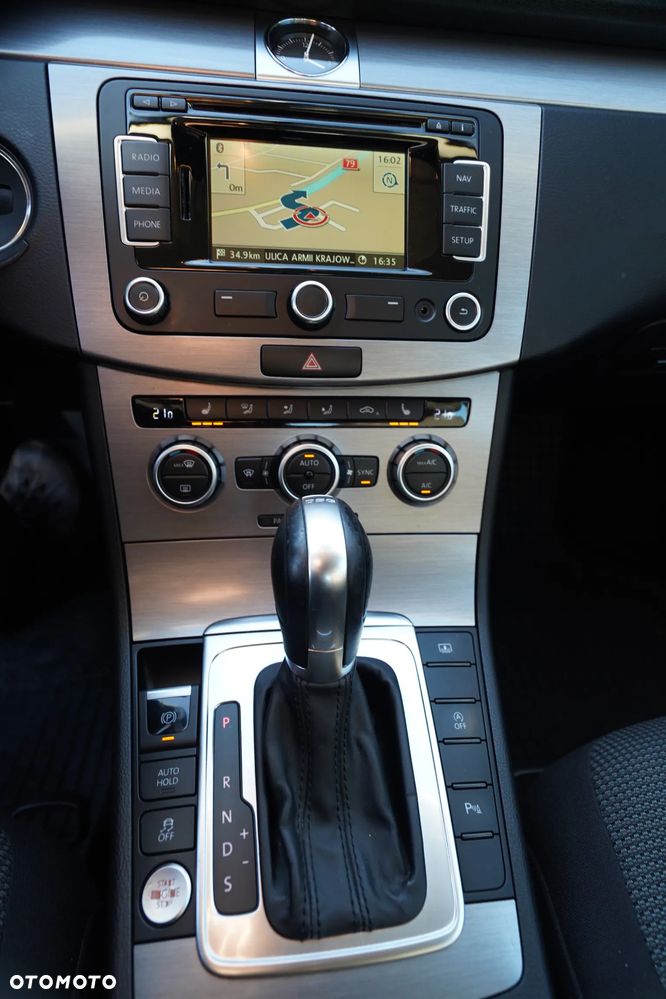 Volkswagen Passat - 13