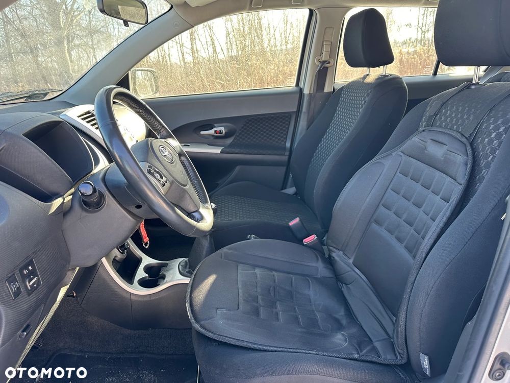 Toyota Urban Cruiser 1.33 Sol - 10