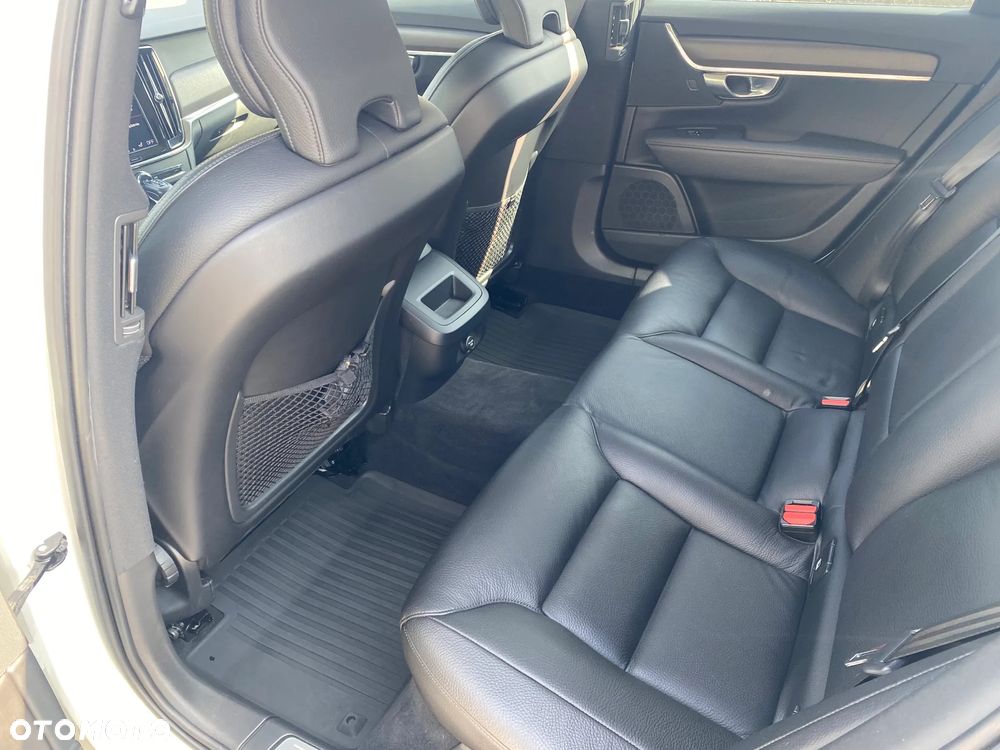 Volvo V90 D5 AWD Momentum - 8