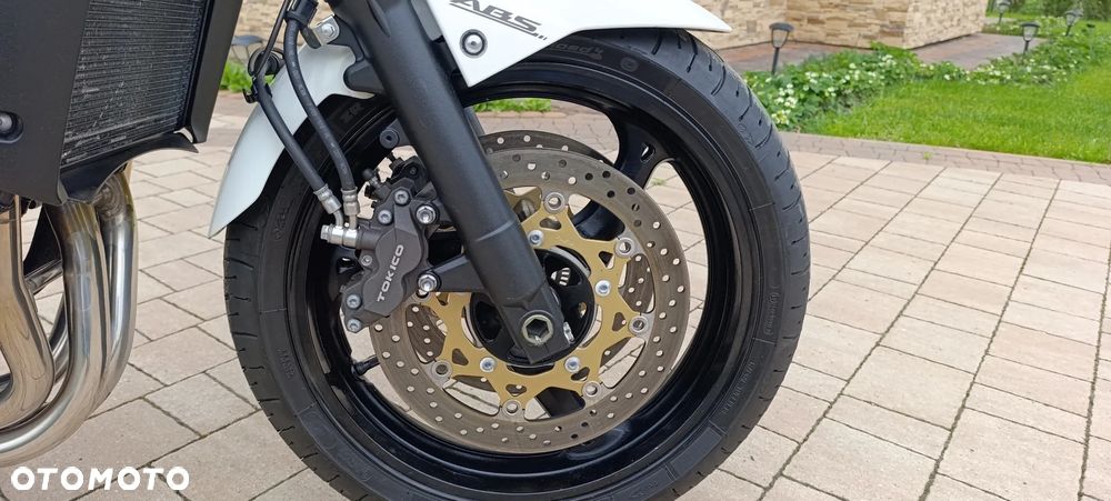Suzuki GSR - 29