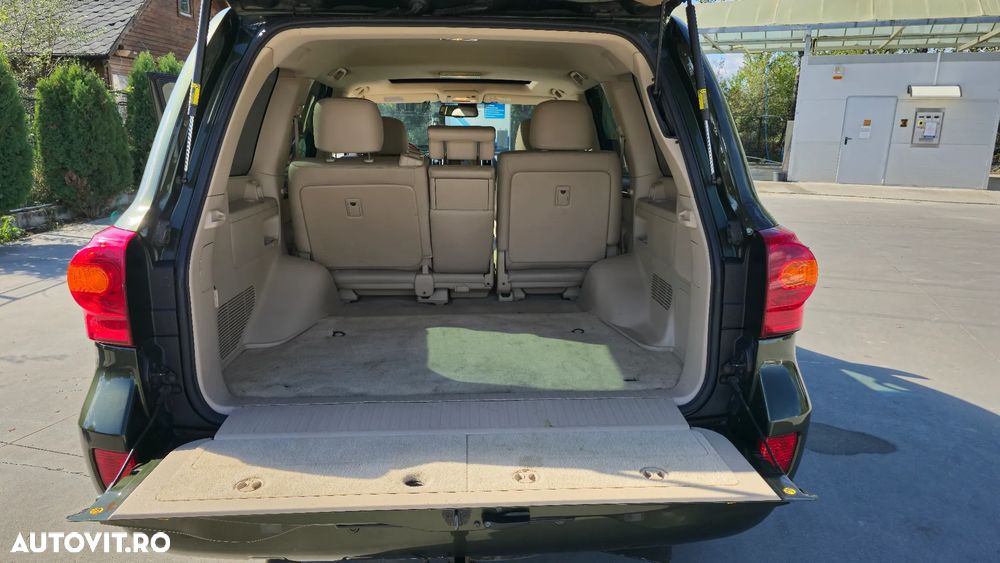Toyota Land Cruiser 4.5 D-4D V8 Luxury - 19