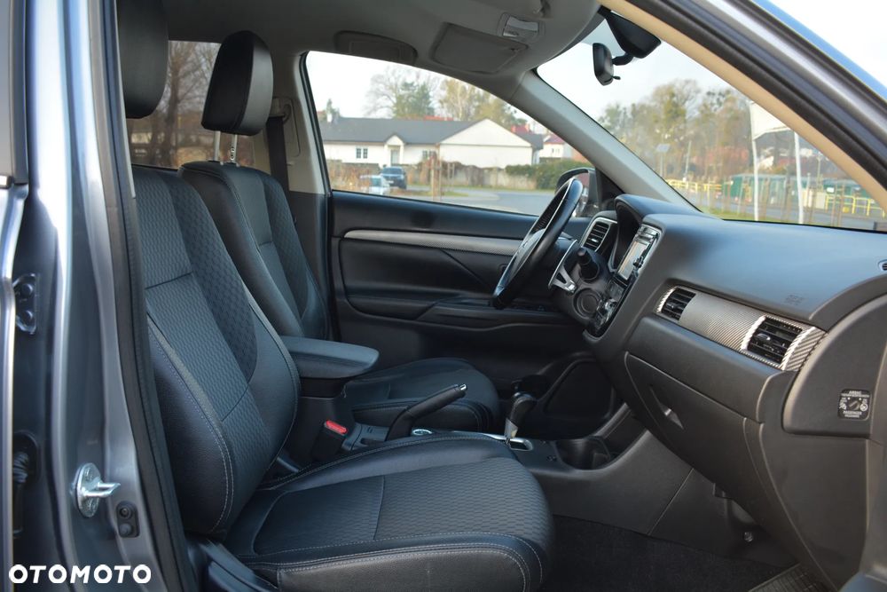 Mitsubishi Outlander - 22