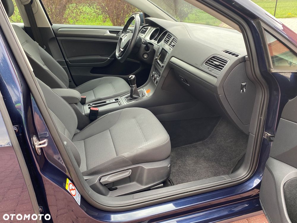 Volkswagen Golf - 10