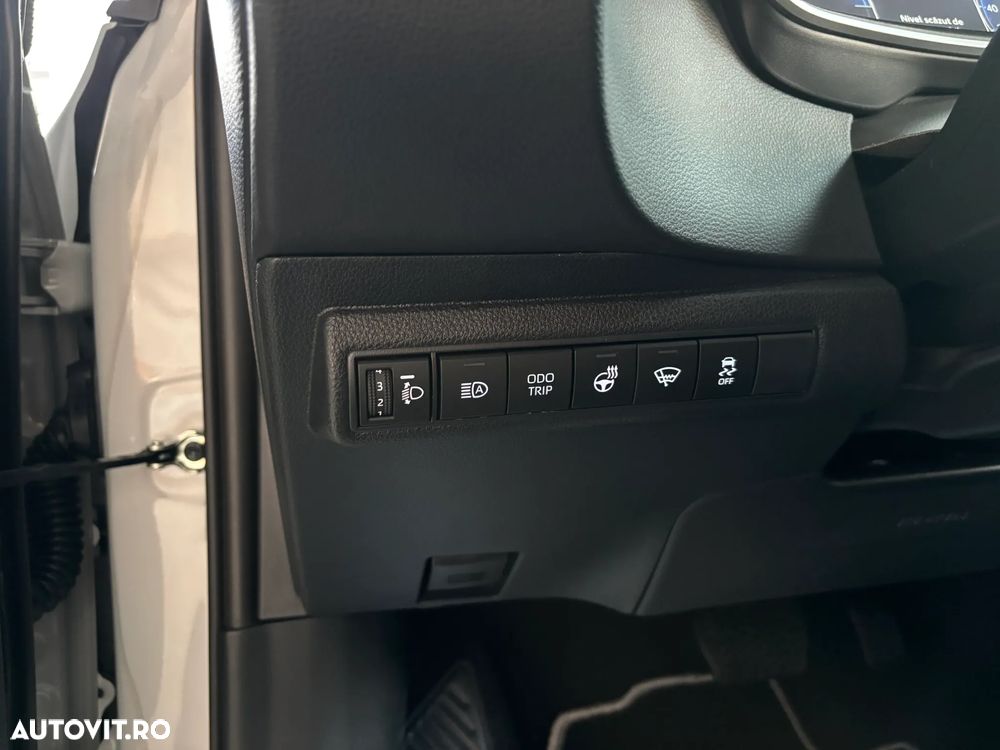 Toyota Corolla 1.8 HSD Dynamic - 13