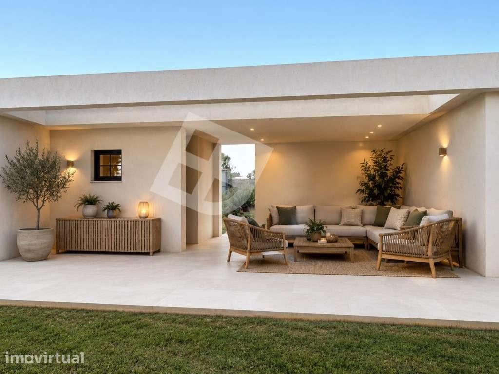 Moradia T4 com amplo espaço exterior, anexos e localização tranquil... - Grande imagem: 4/12